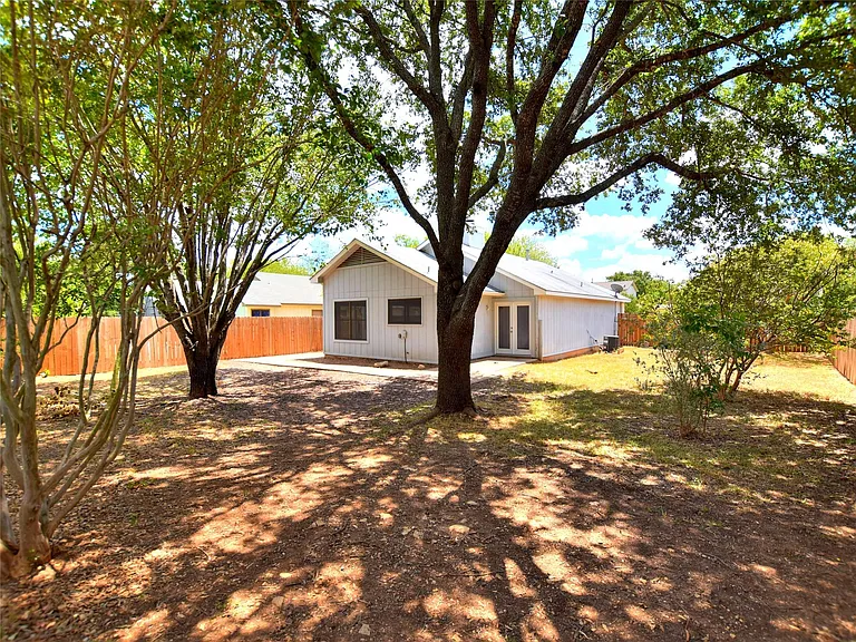813 Primrose Ln — Photo 28