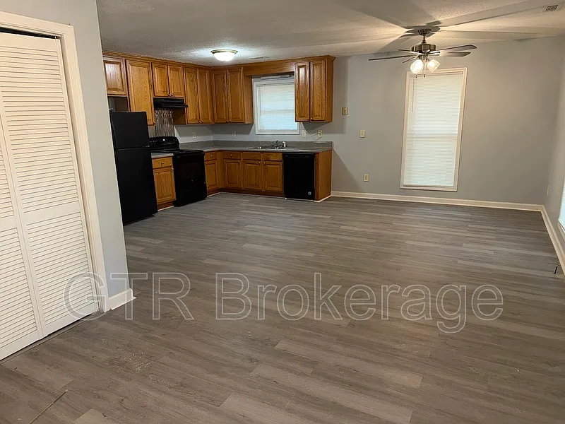 3 bed, 2.0 bath, 1329 sqft, $1,900 — Photo 4