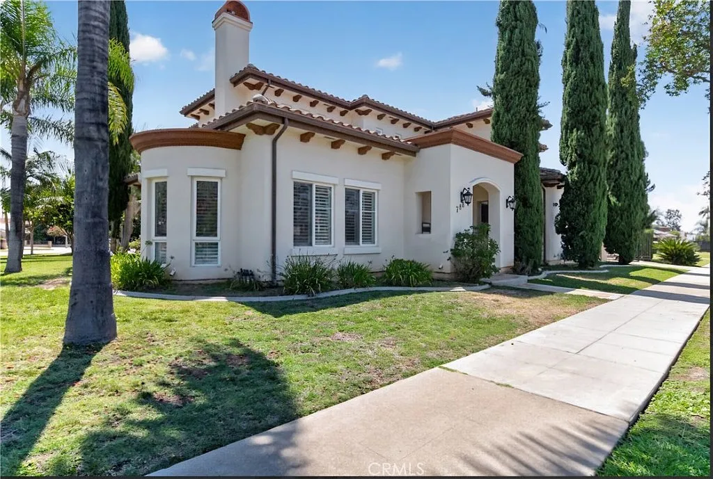 5 bed, 3332 sqft, $6,800 — Photo 2