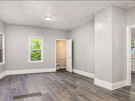 5th image of 320 Ravine Ave