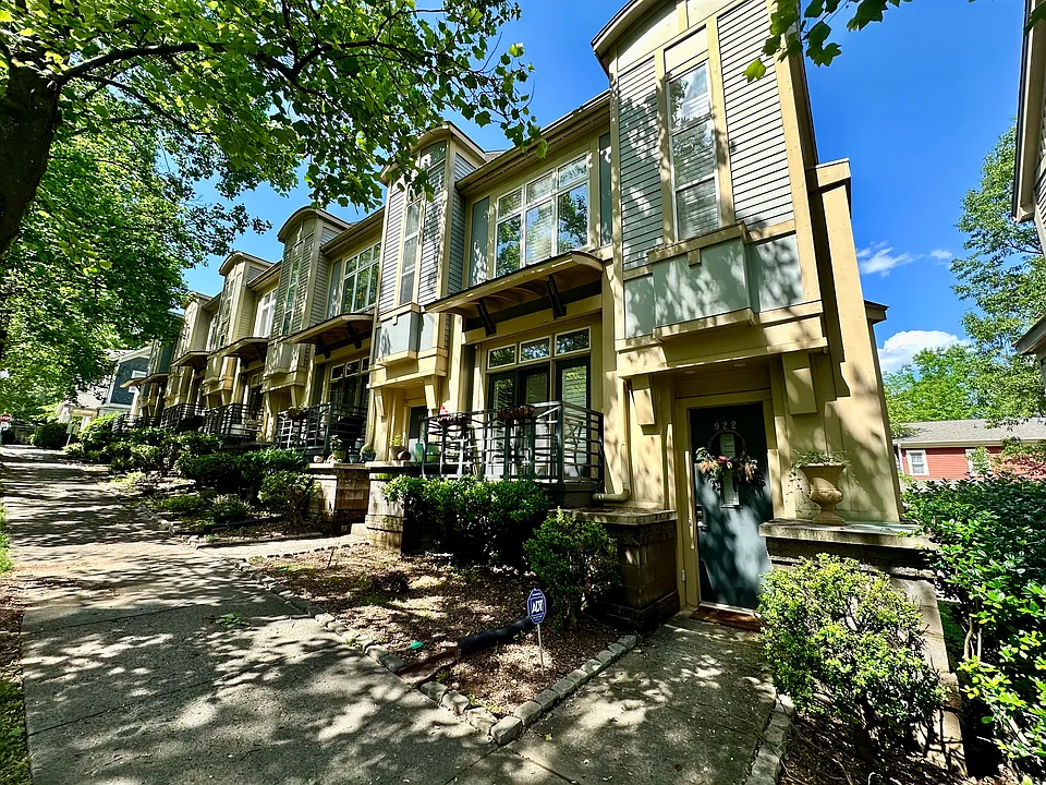 922 Garden District Dr