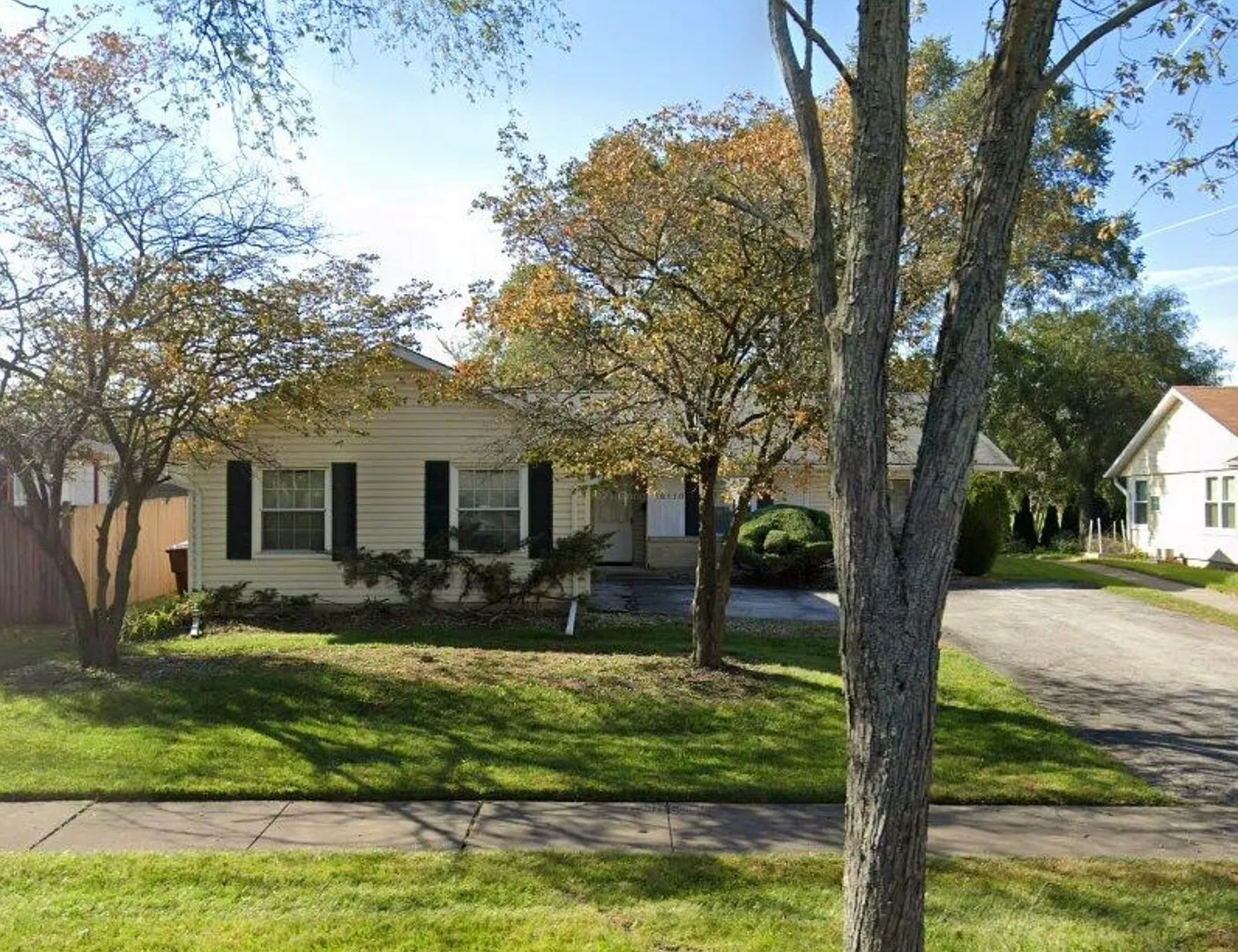 18110 Charlemagne Ave photo 1