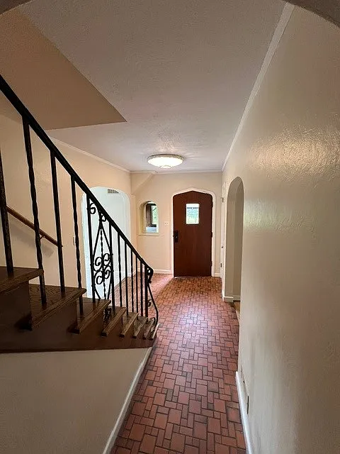 5 bed, 2.5 bath, 2670 sqft, $3,000 — Photo 4