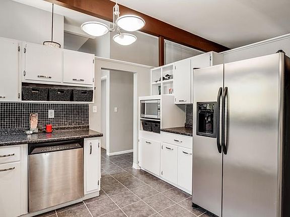 5th image of 2803 Autumnwood Dr