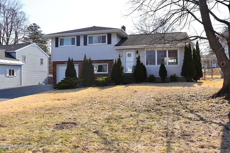 3rd image of 99 Pinehurst Avenue