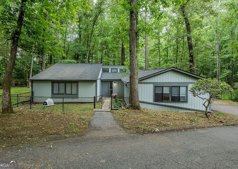 1st image of 129 McDuffie Dr