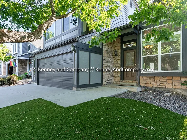 875 S Lindsey St — Photo 3