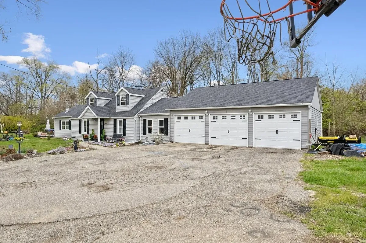 Building Photo - 670 Davis Ln