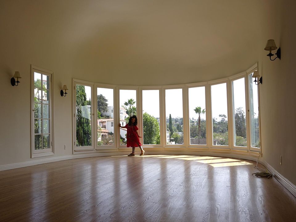 1st image of 2076 1/2 Glencoe Way