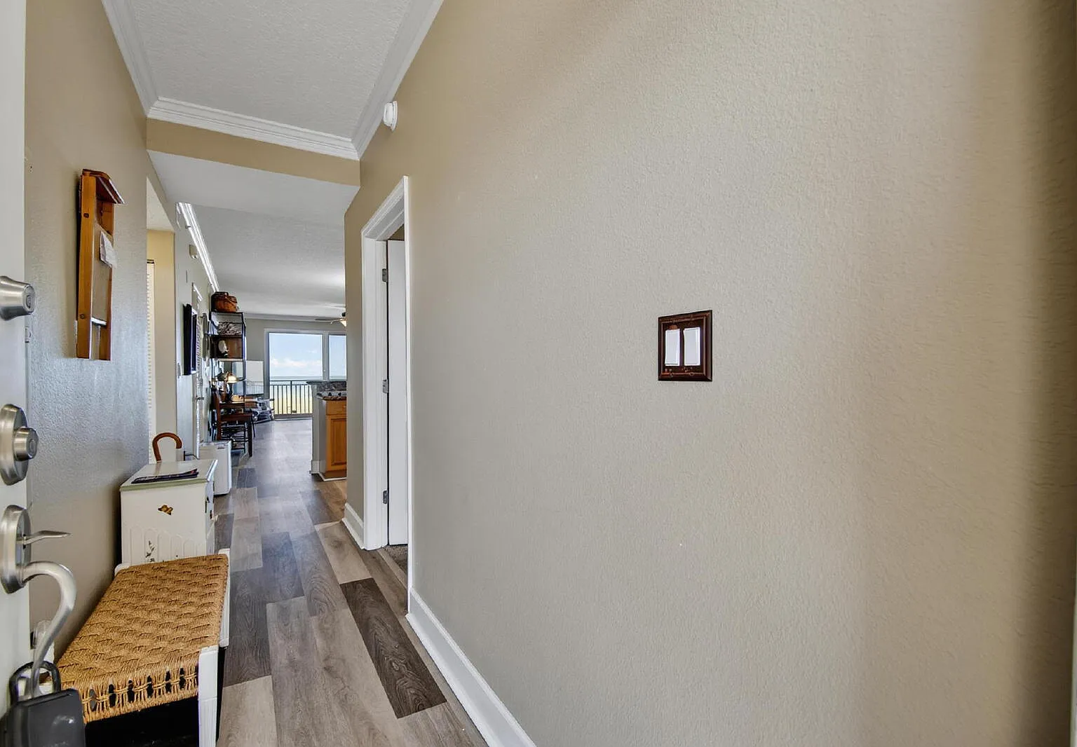 3 bed, 2.0 bath, 1454 sqft, $3,700 — Photo 2