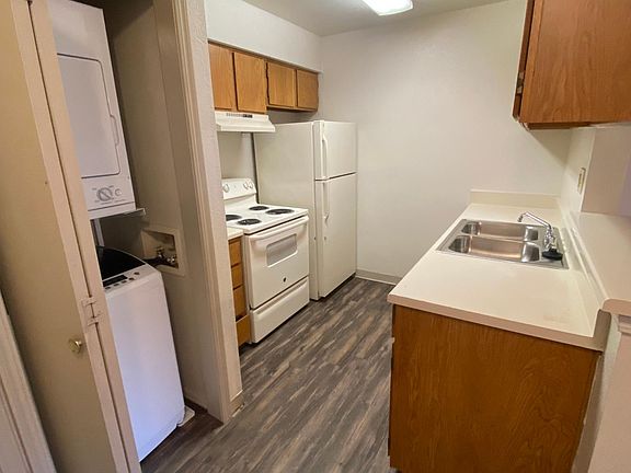 2nd image of 1522 E Lindsey St APT K