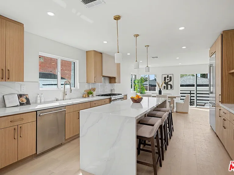 2831 Overland Ave — Photo 9