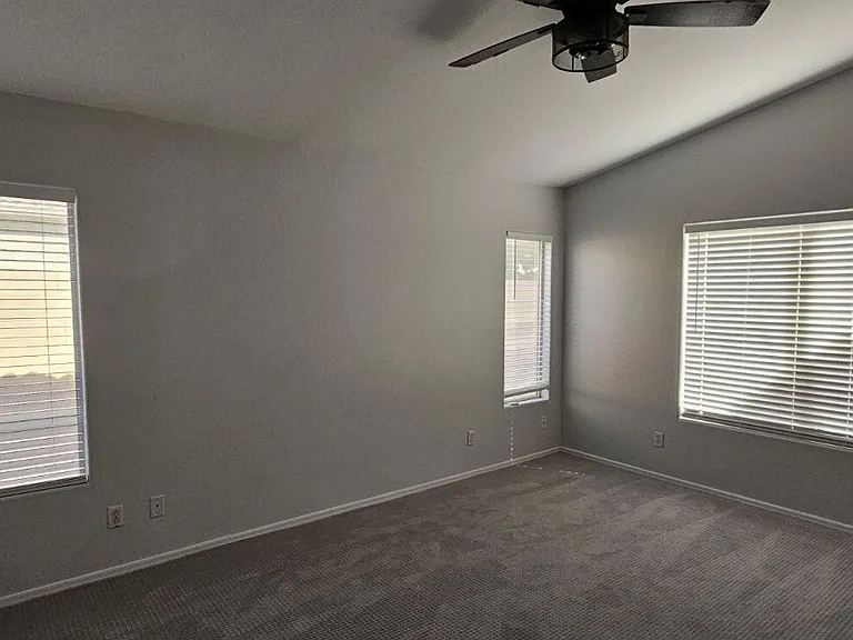 9426 W Monroe St — Photo 9