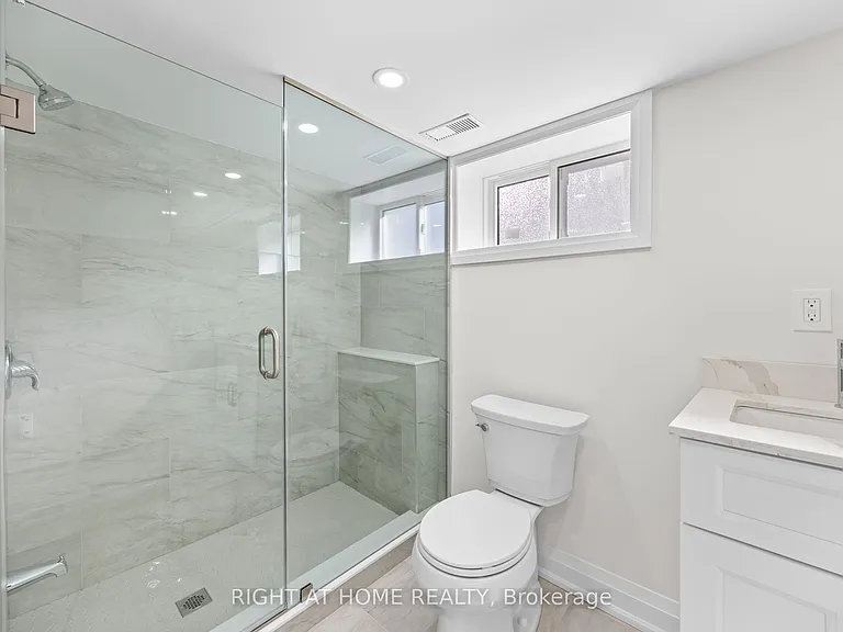 961 Victoria Park Ave — Photo 16