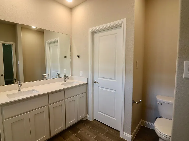 1120 Eastland Ln — Photo 12