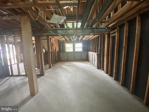 4th image of 1005 Stoddert Ave