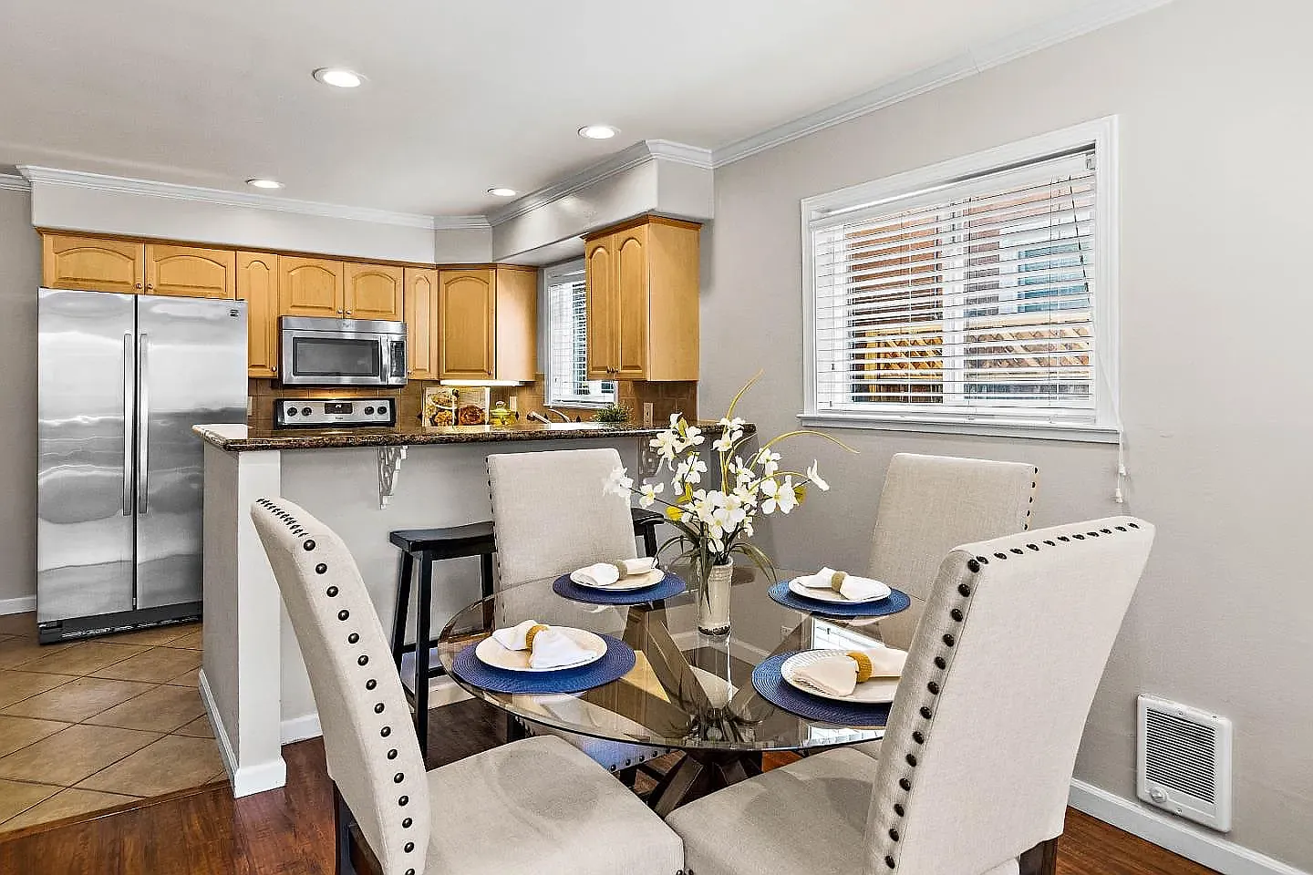 2 bed, 1113 sqft, $3,750 — Photo 2