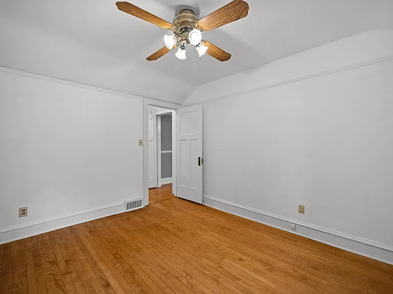 1512 E Olive St — Photo 23