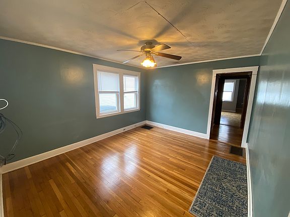 4th image of 58 Lawn Ave
