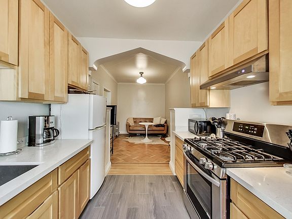 3rd image of 3101 Scott St APT 104