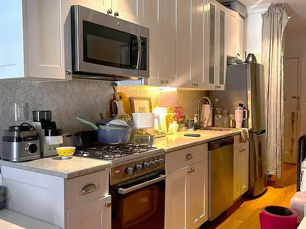101 Ocean Pkwy APT 1B, Brooklyn, NY 11218