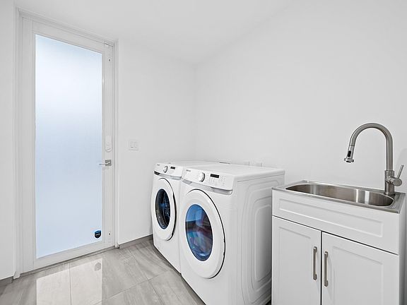 5th image of 700 NE 14th Avenue #204