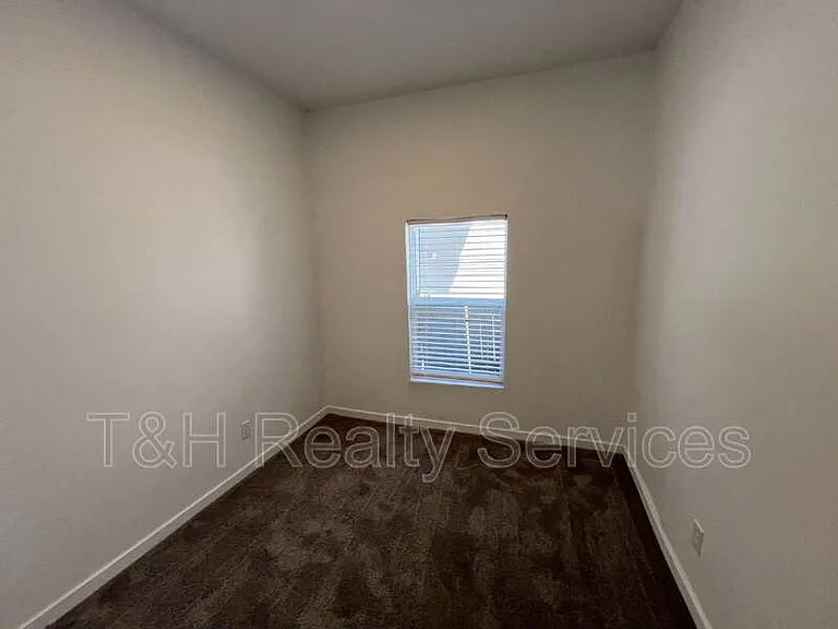 210 N Keystone Ave — Photo 8