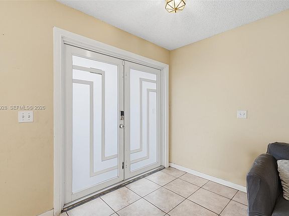 4th image of 1421 SW 97th Ave