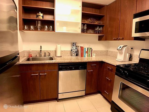 4th image of 535 W 23rd St APT 7GN