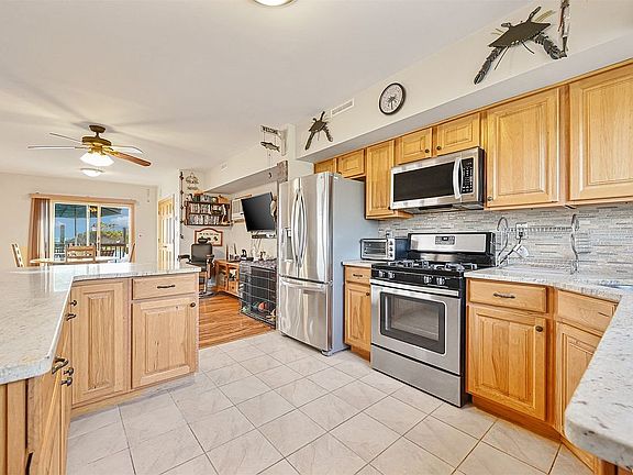 4th image of 331 Cross Bay Blvd