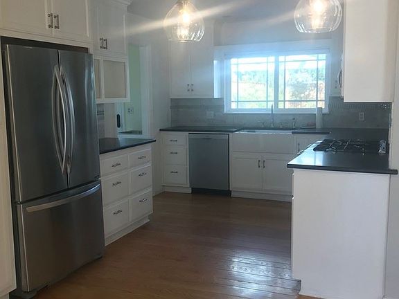 4th image of 452 Claudia Dr