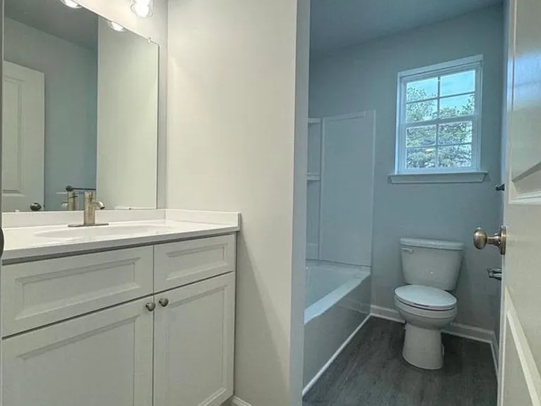 525 Dock St — Photo 16