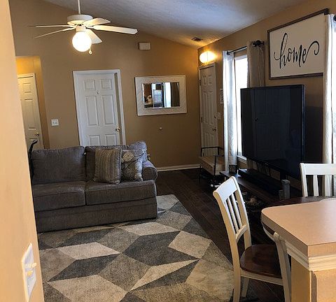 3rd image of 4022 Shadwell Dr