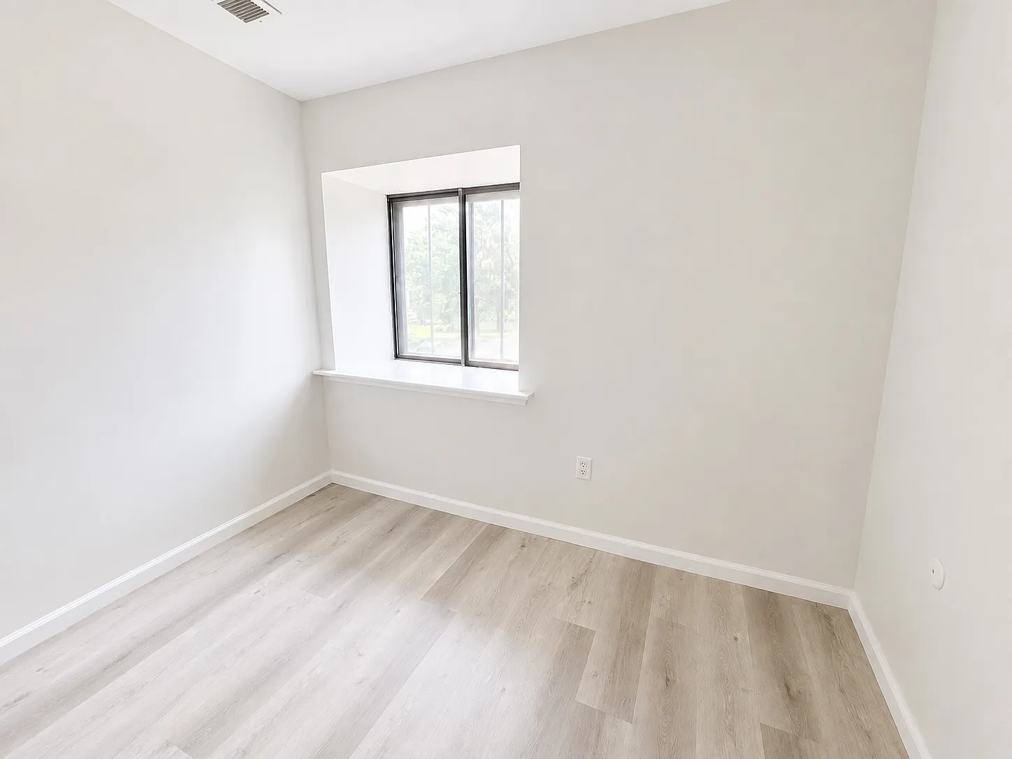 2 bed, 1200 sqft, $2,050 — Photo 3