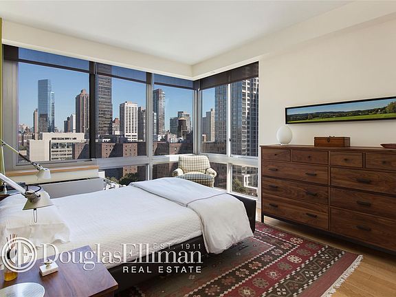 5th image of 225-227 W 60th St #17E