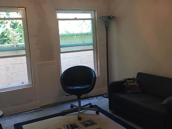 3rd image of 845 N Formosa Ave