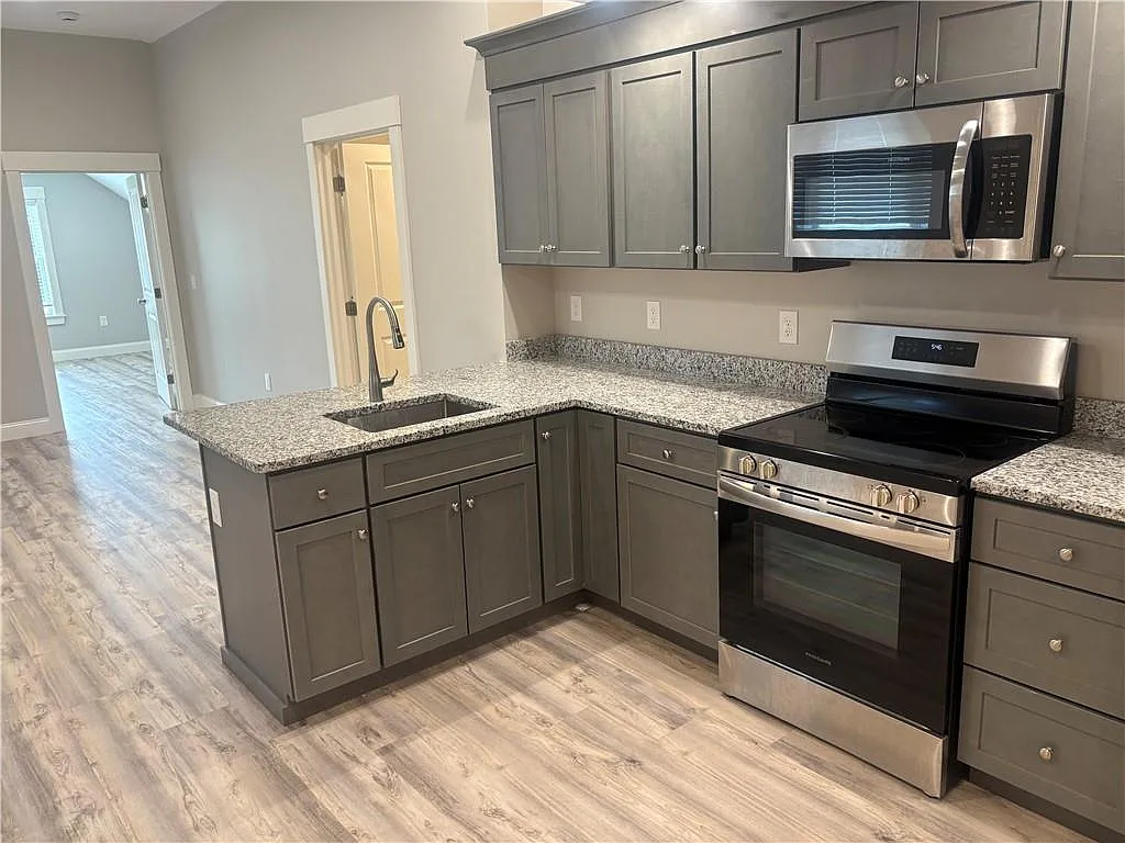 1 bed, 1.0 bath, 652 sqft, $2,200 — Photo 1