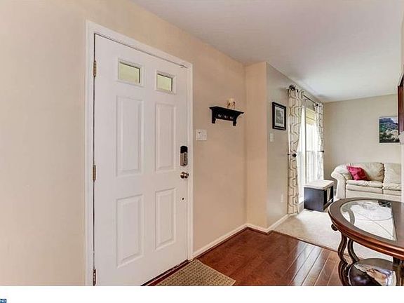 3rd image of 914 Francis Dr