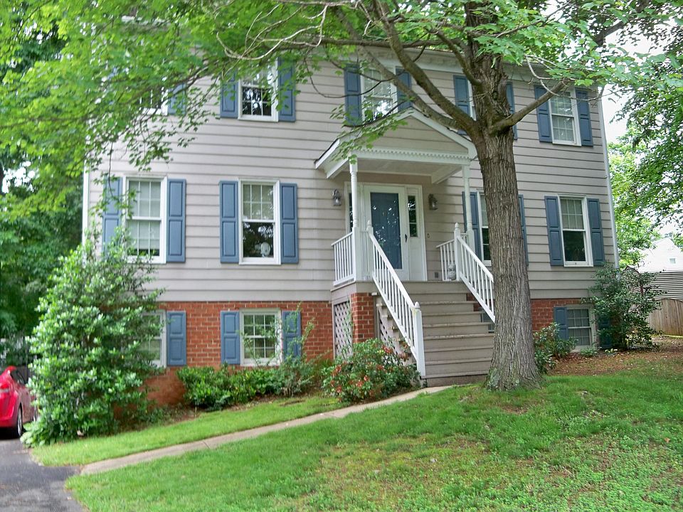 Front view of home in cul de sac
