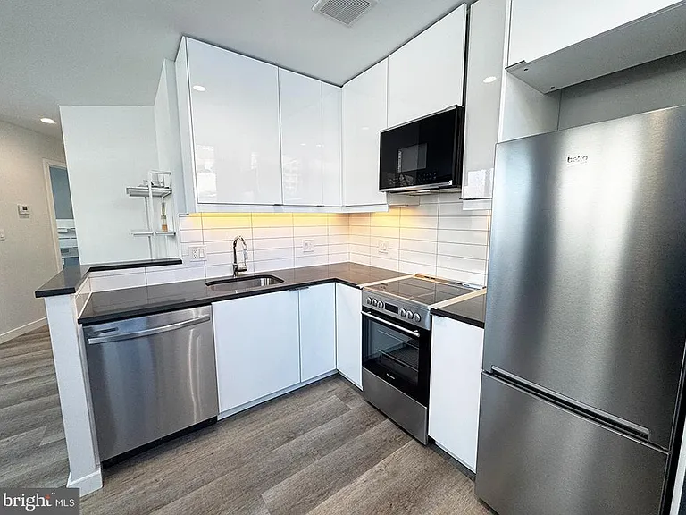 700 Roeder Rd #103 — Photo 3