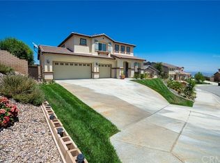 29422 Canyon Valley Dr, Lake Elsinore, CA 92530