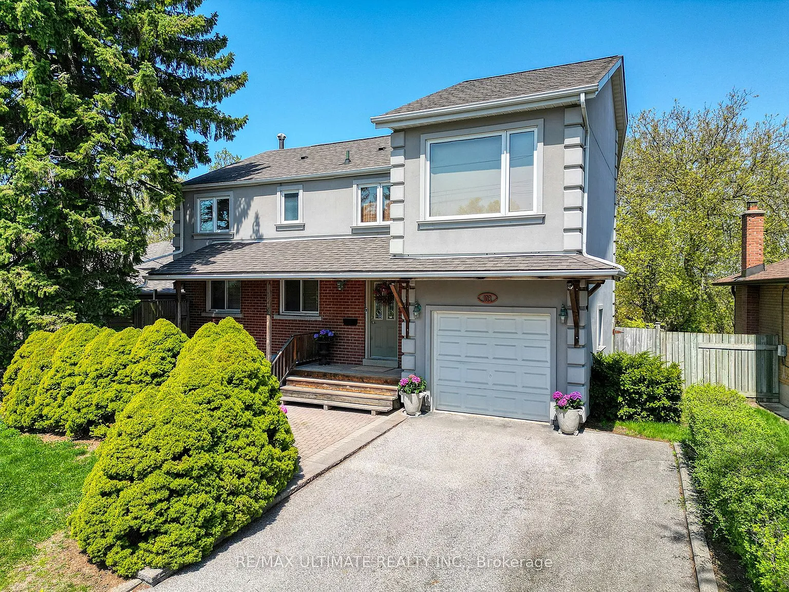 103 Weir Cres photo 1