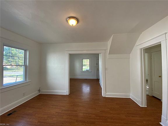 3rd image of 625 W 26th St