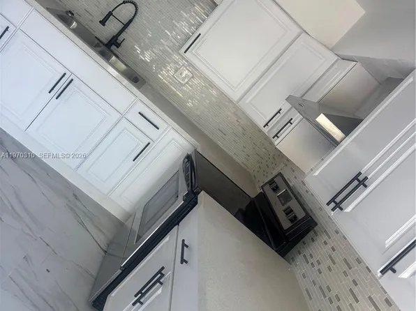 2831 NW 190th St, Miami Gardens, FL 33056