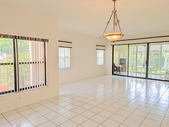 5th image of 10061 53rd Way S #1001
