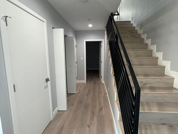 Entry Hallway - 1st Fl