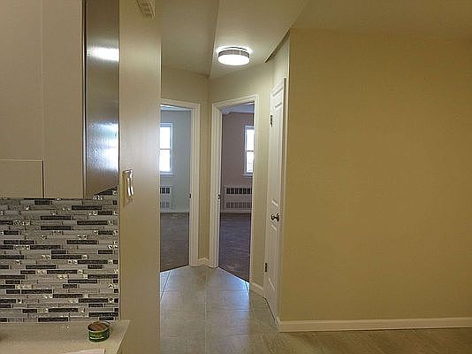 4th image of 608 E 57th St #1
