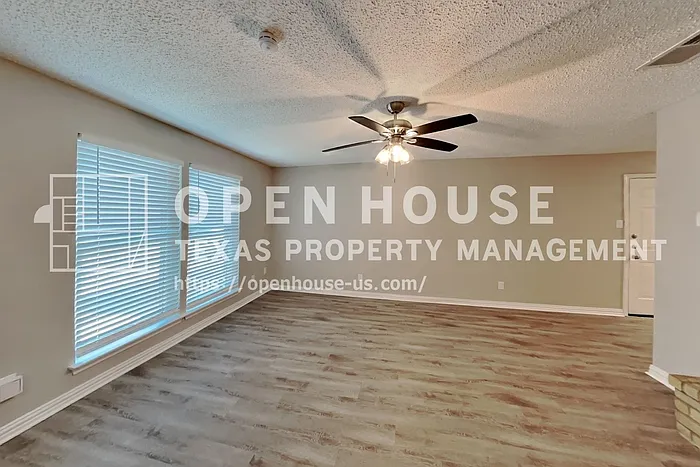 3 bed, 2.0 bath, 1338 sqft, $1,925 — Photo 3