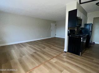 12 Manchester Ct APT H, Freehold, NJ 07728