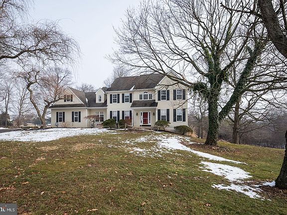 2nd image of 384 Autumn Hill Dr